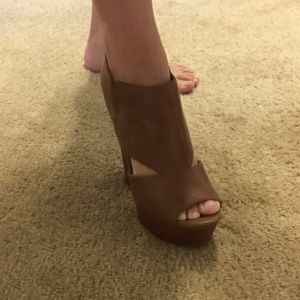 Gianni Bini open toed platform booties